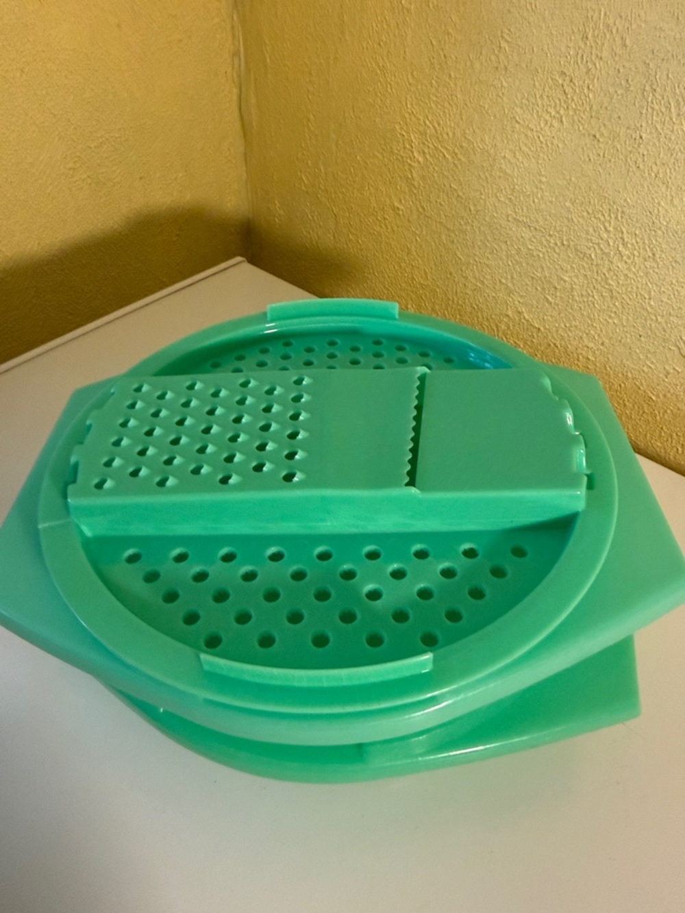 Tupperware Teal Multi-Purpose Plastic Strainer/Grater Set